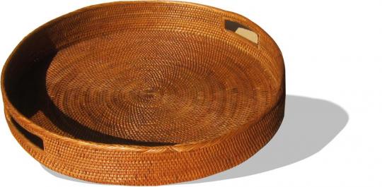Handgeflochtenes rundes Tablett aus Ate-Ate mit integrierten Eingriffen und aufwendig gearbeiteter Abschlusskante, ideal für stilvolles Servieren.