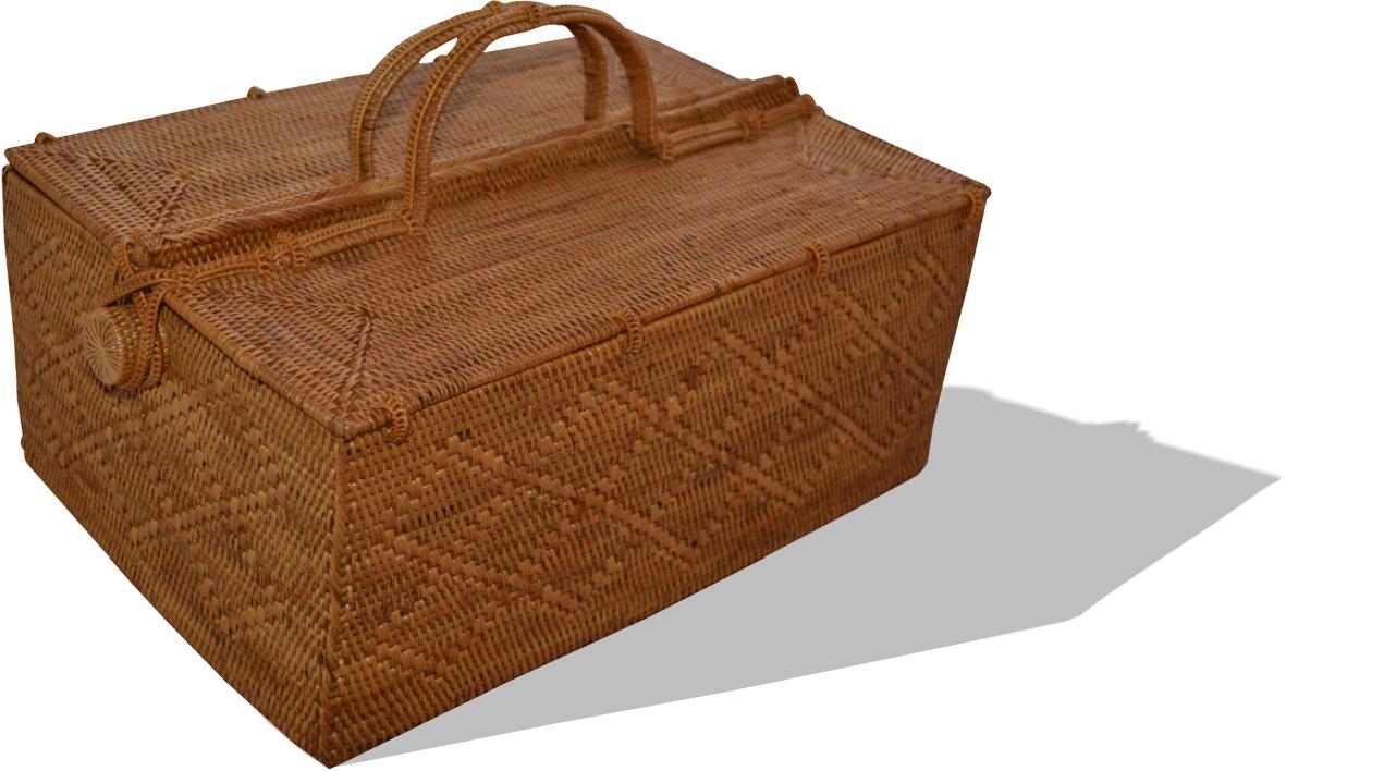 Nähkorb mit eingewebtem Ornament