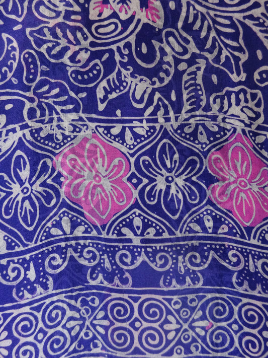 Zartfließender Seidenschal in leuchtendem Violett mit Pink und Weiss