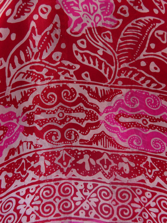 Zartfließender Seidenschal in leuchtendem Rot mit Pink und Weiss